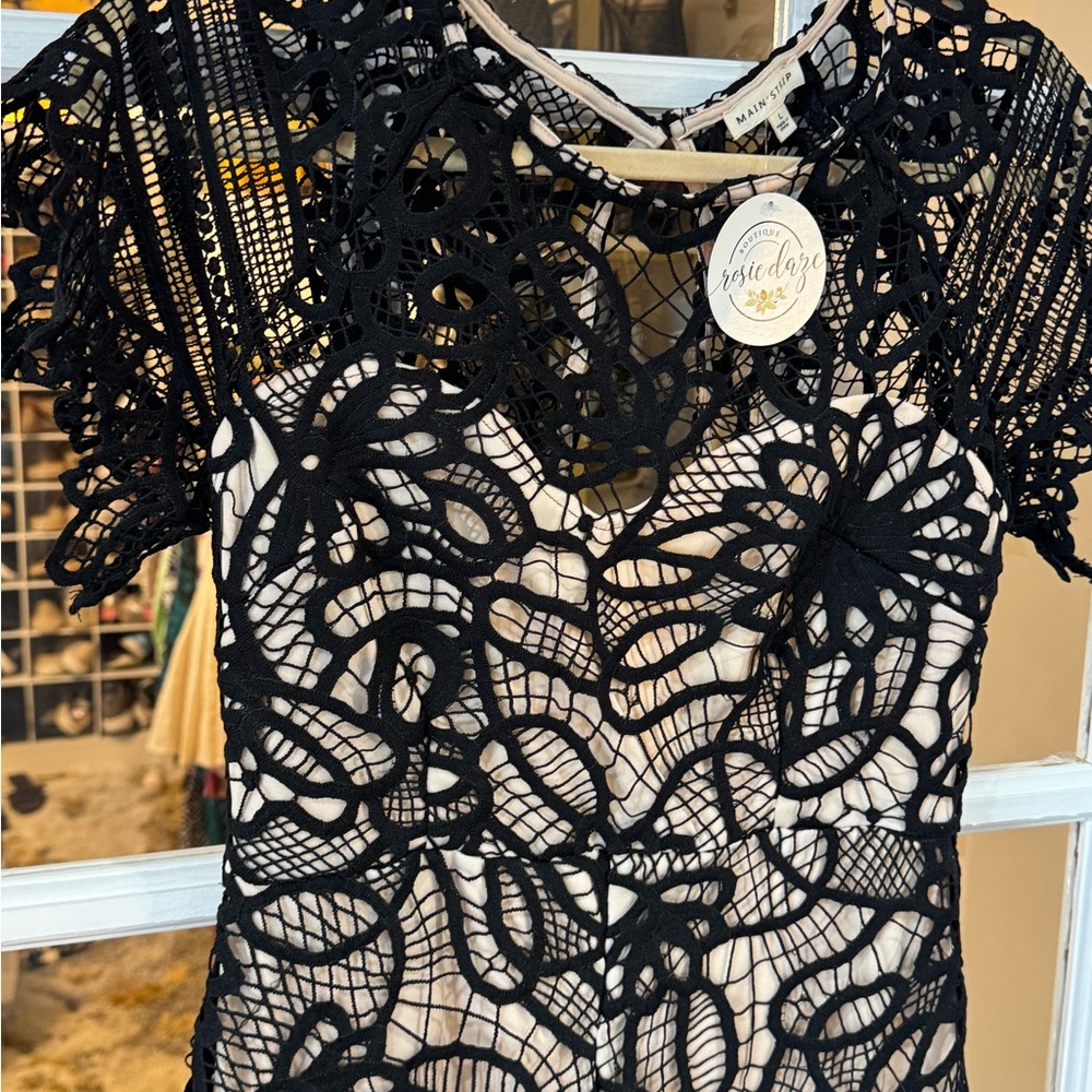▪️Main Strip Black Crochet Lace Midi Dress with Nude Slip ▪️ - Picture 4 of 8